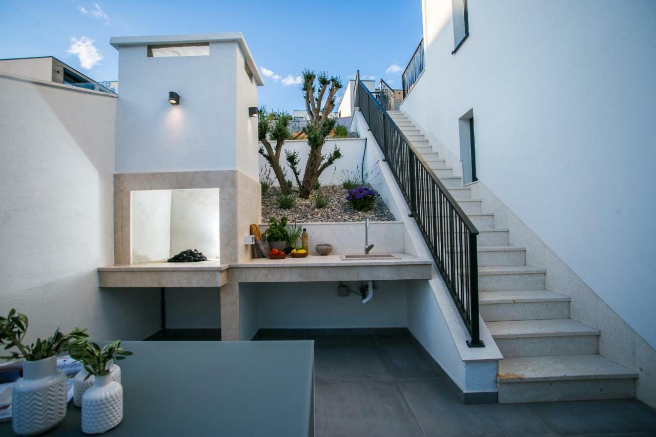 Holiday Home Olive Exclusive - 8 People, Heated Pool, Okrug Gornji, Sea View Trogir Dış mekan fotoğraf