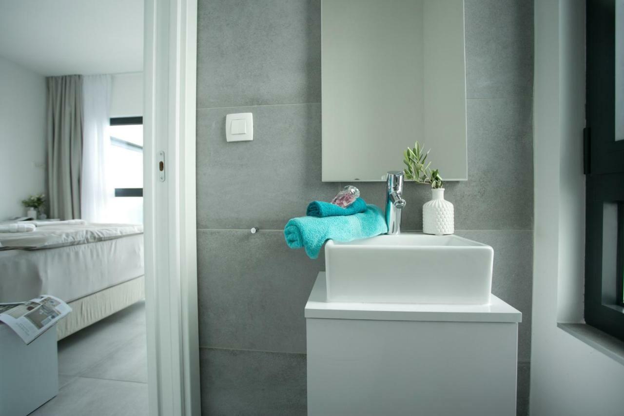 Holiday Home Olive Exclusive - 8 People, Heated Pool, Okrug Gornji, Sea View Trogir Dış mekan fotoğraf