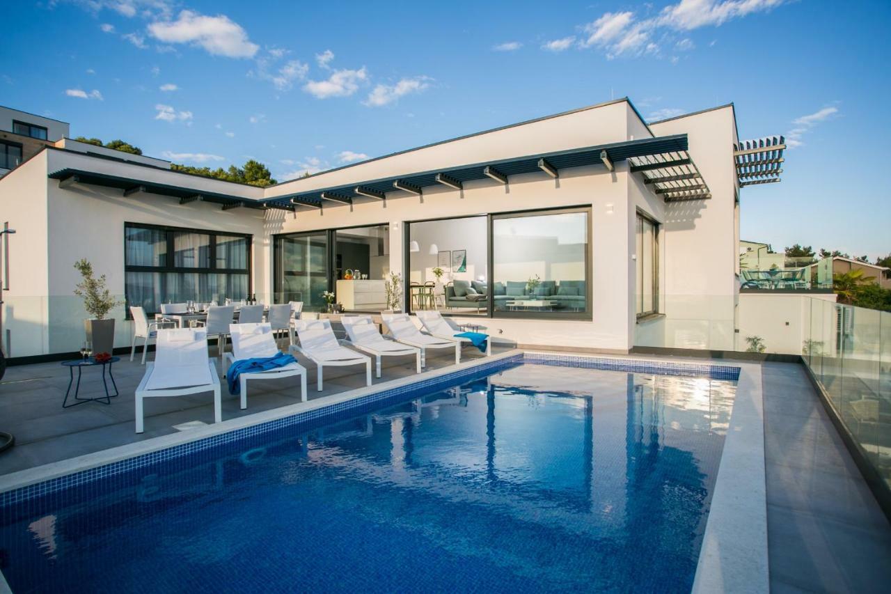Holiday Home Olive Exclusive - 8 People, Heated Pool, Okrug Gornji, Sea View Trogir Dış mekan fotoğraf