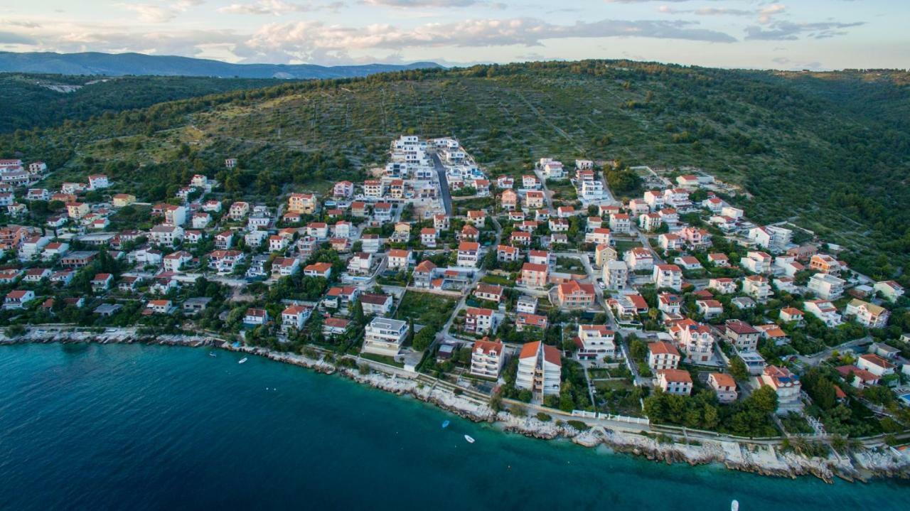 Holiday Home Olive Exclusive - 8 People, Heated Pool, Okrug Gornji, Sea View Trogir Dış mekan fotoğraf